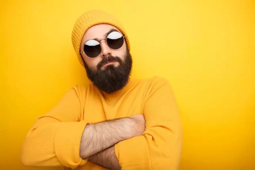 Брутальный мужчина, сделавший свой пенис толще
